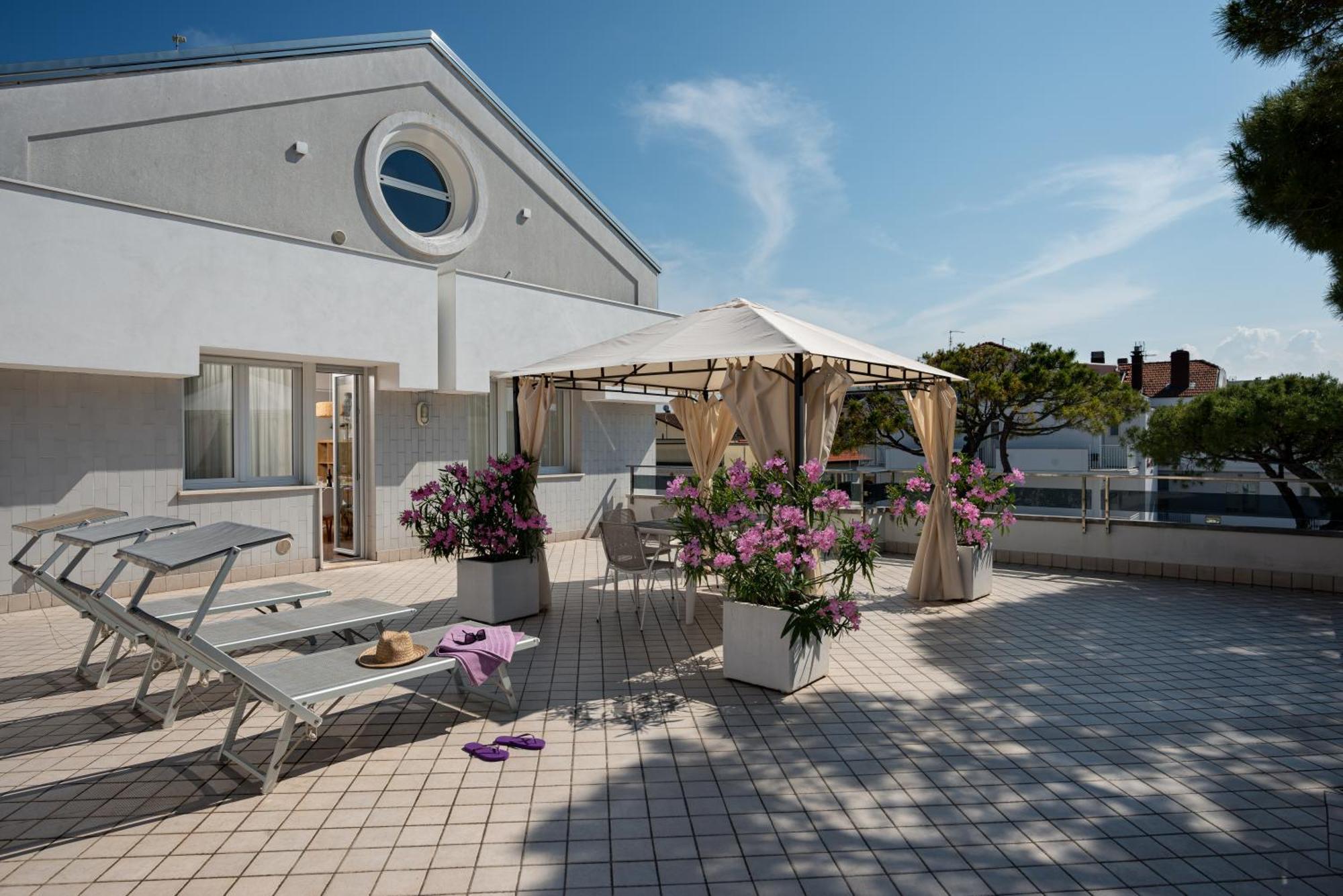Dante 124 | Appartamenti A Riccione Bagian luar foto
